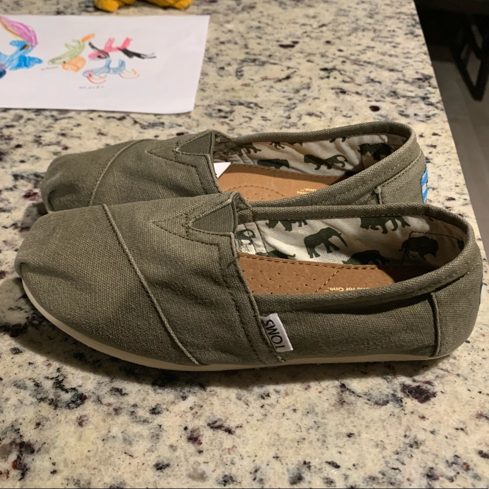Olive Toms - Size 7